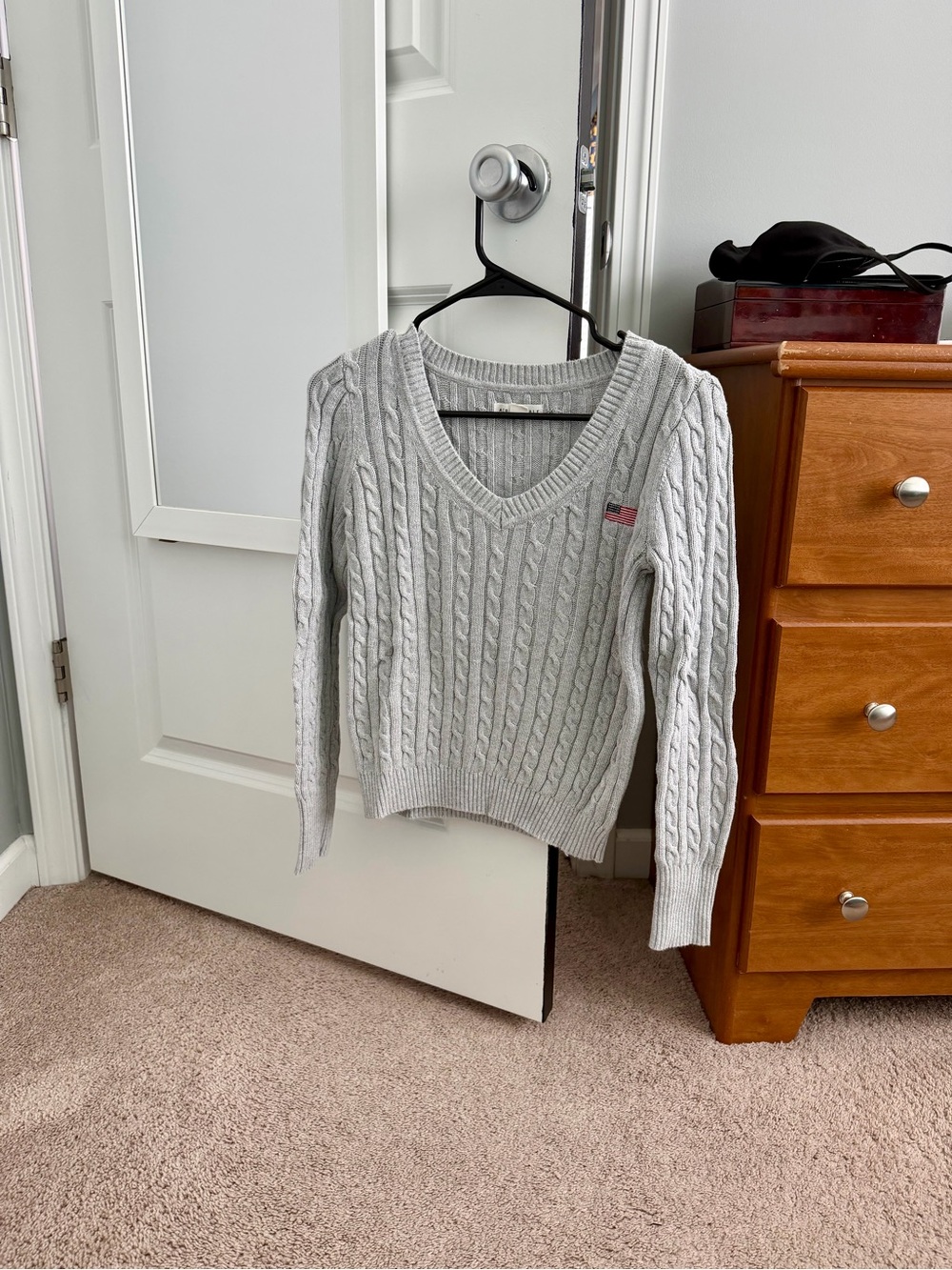 Small Aéropostale flag v-neck sweater